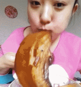 是不是吃货看到这块肉心里就有数了QQ表情gif搞笑图片