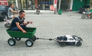 刚提的新车，按捺不住立马去兜风QQ表情gif搞笑图片