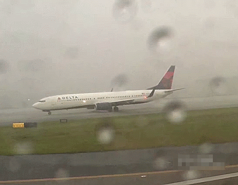 乘客请不要在飞机上渡劫QQ表情gif搞笑图片