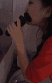 早上起来我在卫生间看到了这样一幕QQ表情gif搞笑图片