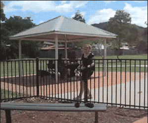 又一次装逼失败QQ表情gif搞笑图片