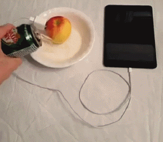 告诉你一个充电的小技巧QQ表情gif搞笑图片