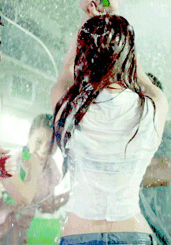 时不时摆个pose还是挺重要的QQ表情gif搞笑图片