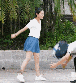 没买礼物，结果就碎QQ表情gif搞笑图片