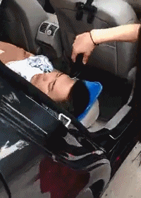 偷偷给他剃个光头QQ表情gif搞笑图片