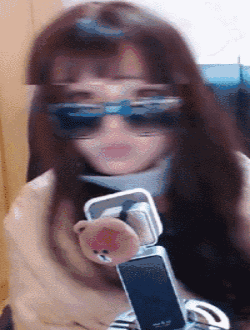 妹子你是过来卖萌的吧？QQ表情gif搞笑图片