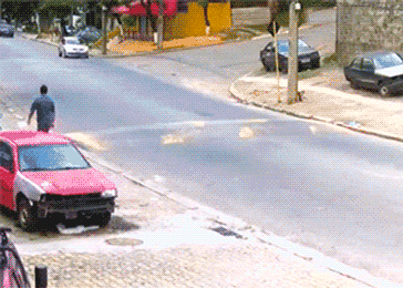 当漂移遇上减速带QQ表情gif搞笑图片