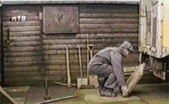 人倒霉的时候，喝凉水都塞牙缝QQ表情gif搞笑图片