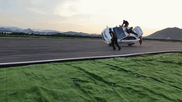 来不及解释了，快上车QQ表情gif搞笑图片