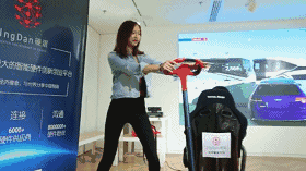 一看知道她有多年的从业经验QQ表情gif搞笑图片