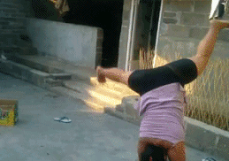 一个身怀洪荒之力的女胖子QQ表情gif搞笑图片