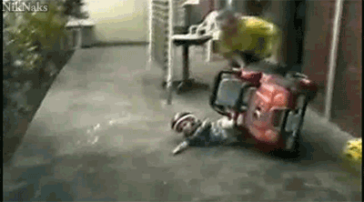 从小就是特技车手QQ表情gif搞笑图片