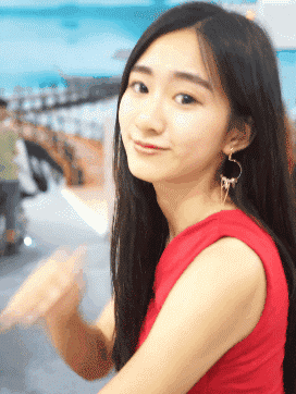 会卖萌的漂亮女主播QQ表情gif搞笑图片