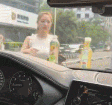 愣什么呢，笑一波QQ表情gif搞笑图片