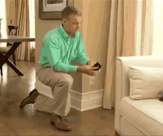 我一直都是把手机放地上充QQ表情gif搞笑图片