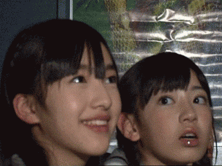 两个妹妹被吓到的表情很可爱QQ表情gif搞笑图片