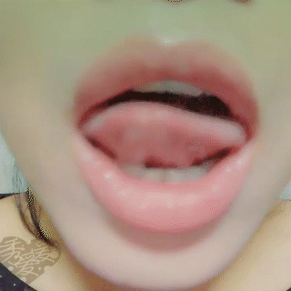 这条舌头！一定是草莓味儿的QQ表情gif搞笑图片