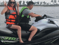 有你这么带美女的吗QQ表情gif搞笑图片