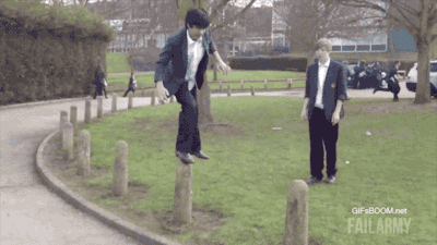 小伙子，看着你这作死的态度我就觉得疼的很QQ表情gif搞笑图片