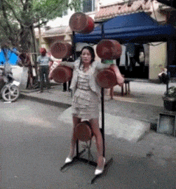 这才是名副其实的活靶子QQ表情gif搞笑图片