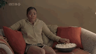 就算是鬼，也不应该把别人的地板弄脏吧QQ表情gif搞笑图片