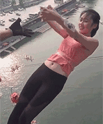 小龙女跳崖是不是就这样拍的QQ表情gif搞笑图片