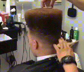 第一次帮顾客剪平头，有点小紧张QQ表情gif搞笑图片