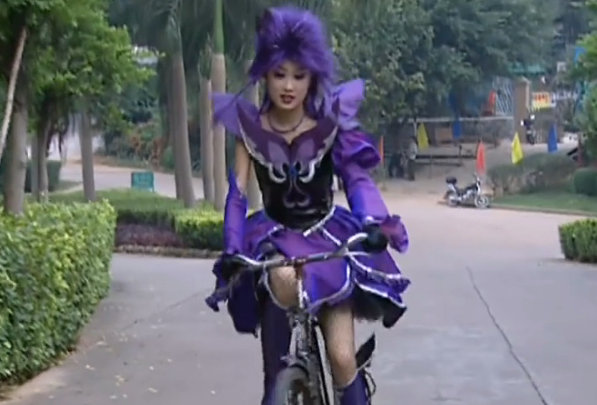 摸仙骑自行车情头爱斗图gif搞笑图片