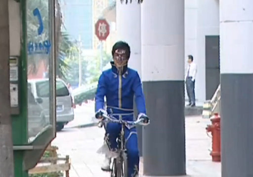 游呢娃子骑自行车情头爱斗图gif搞笑图片