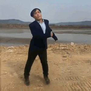 霍云龙甩头跳舞爱斗图gif搞笑图片