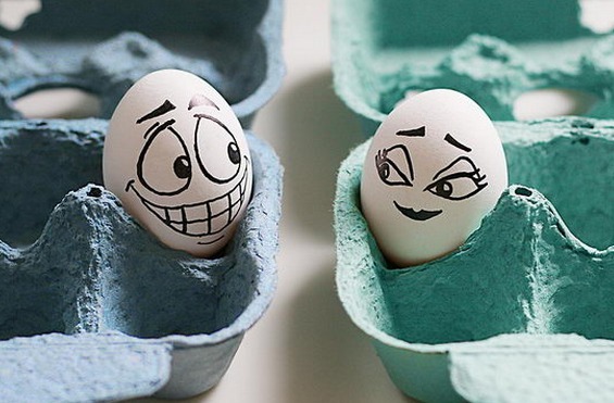 死鬼，看什么看，癞蛤蟆想吃天鹅肉，哼。。。爱斗图gif搞笑图片