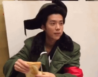 鹿晗啃饼爱斗图gif搞笑图片