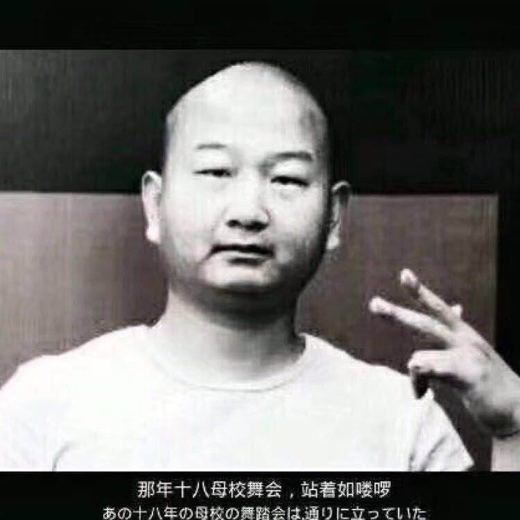 那年十八母校舞会，站着如喽啰爱斗图gif搞笑图片