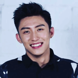 黄景瑜眯眼爱斗图gif搞笑图片