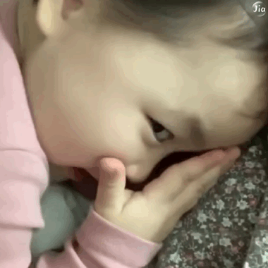 黄夏温haon捂眼睛爱斗图gif搞笑图片