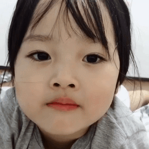 权律二动图 眨眼睛爱斗图gif搞笑图片