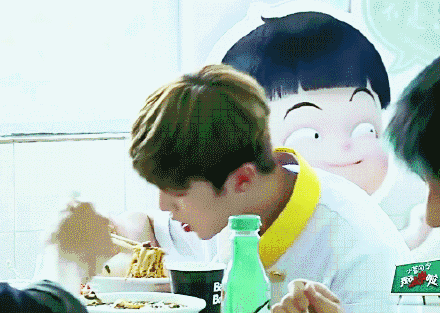 鹿晗吃面爱斗图gif搞笑图片