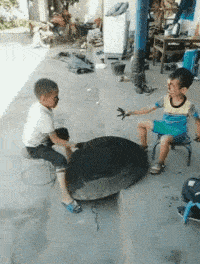 熊孩子们真会玩游戏搞笑图吧gif搞笑图片