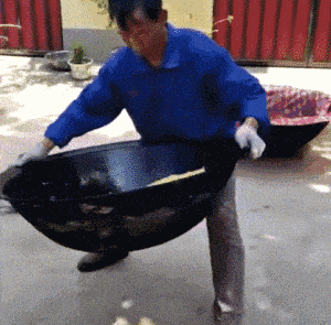 超级大饼是这样做出来的......搞笑图吧gif搞笑图片