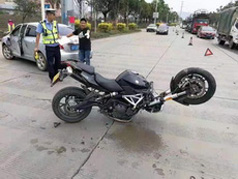 变形后的摩托搞笑图吧gif搞笑图片