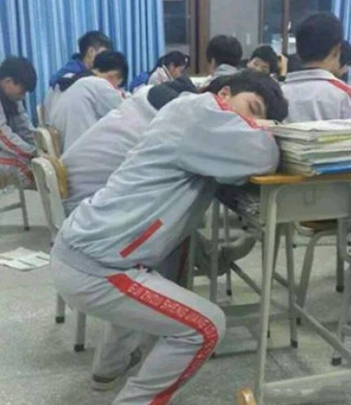 同学睡觉的最高境界搞笑图吧gif搞笑图片