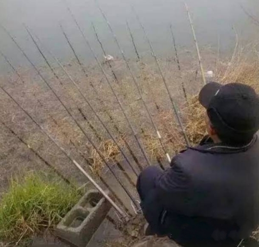 大爷钓鱼真牛啊搞笑图吧gif搞笑图片