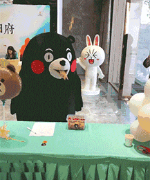 小可爱原来是这样吃东西的搞笑图吧gif搞笑图片