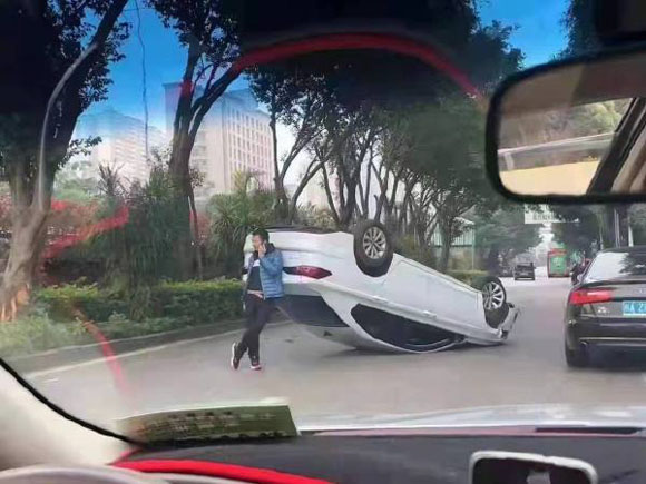 遇事不要慌 先打个电话得搞笑图吧gif搞笑图片