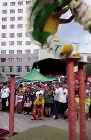 转身后一瞧满脸的懵逼！搞笑图吧gif搞笑图片