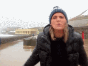 天降横祸，姑娘就这样被风吹走了搞笑图吧gif搞笑图片