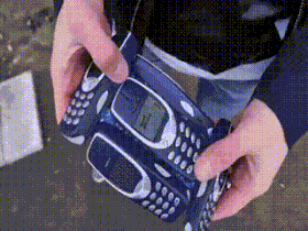 超强防摔保护，再也不怕手机被摔坏了搞笑图吧gif搞笑图片