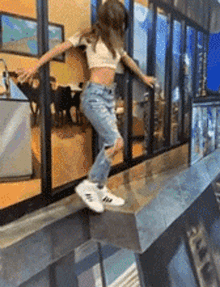 姑娘表演得真像，差点就被你骗到了搞笑图吧gif搞笑图片