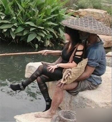 一枚爱钓鱼的妹子！这样玩拍照的！搞笑图吧gif搞笑图片