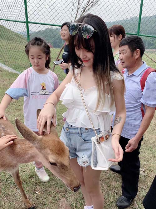 求大神把照片P一下，人太多了搞笑图吧gif搞笑图片